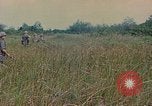 Image UH-1D'hélicoptère Vietnam, 1968, de la seconde 29 séquences d'archives historiques vidéo 65675040361
