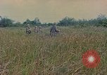 Image UH-1D'hélicoptère Vietnam, 1968, de la seconde 34 séquences d'archives historiques vidéo 65675040361