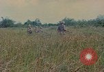 Image UH-1D'hélicoptère Vietnam, 1968, de la seconde 35 séquences d'archives historiques vidéo 65675040361