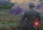 Image UH-1D'hélicoptère Vietnam, 1968, de la seconde 36 séquences d'archives historiques vidéo 65675040361