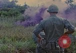 Image UH-1D'hélicoptère Vietnam, 1968, de la seconde 37 séquences d'archives historiques vidéo 65675040361
