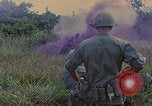 Image UH-1D'hélicoptère Vietnam, 1968, de la seconde 38 séquences d'archives historiques vidéo 65675040361