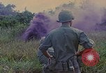 Image UH-1D'hélicoptère Vietnam, 1968, de la seconde 42 séquences d'archives historiques vidéo 65675040361