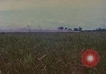 Image UH-1D'hélicoptère Vietnam, 1968, de la seconde 43 séquences d'archives historiques vidéo 65675040361