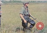 Immagine di Bastoni punji Il Vietnam, 1968, secondo 32 filmato di repertorio 65675040362