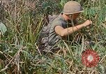 Immagine di Bastoni punji Il Vietnam, 1968, secondo 50 filmato di repertorio 65675040362