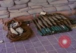 Image des armes saisies Vietnam, 1968, de la seconde 3 séquences d'archives historiques vidéo 65675040363