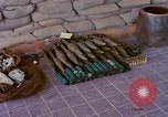Image des armes saisies Vietnam, 1968, de la seconde 4 séquences d'archives historiques vidéo 65675040363