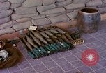 Image des armes saisies Vietnam, 1968, de la seconde 5 séquences d'archives historiques vidéo 65675040363