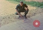 Image des armes saisies Vietnam, 1968, de la seconde 41 séquences d'archives historiques vidéo 65675040363