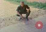 Image des armes saisies Vietnam, 1968, de la seconde 42 séquences d'archives historiques vidéo 65675040363