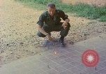 Image des armes saisies Vietnam, 1968, de la seconde 44 séquences d'archives historiques vidéo 65675040363