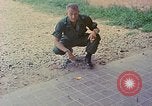 Image des armes saisies Vietnam, 1968, de la seconde 46 séquences d'archives historiques vidéo 65675040363