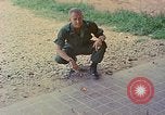 Image des armes saisies Vietnam, 1968, de la seconde 49 séquences d'archives historiques vidéo 65675040363