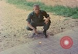 Image des armes saisies Vietnam, 1968, de la seconde 51 séquences d'archives historiques vidéo 65675040363