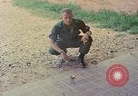 Image des armes saisies Vietnam, 1968, de la seconde 52 séquences d'archives historiques vidéo 65675040363