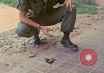 Image des armes saisies Vietnam, 1968, de la seconde 54 séquences d'archives historiques vidéo 65675040363