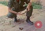 Image des armes saisies Vietnam, 1968, de la seconde 55 séquences d'archives historiques vidéo 65675040363