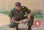 Image des armes saisies Vietnam, 1968, de la seconde 57 séquences d'archives historiques vidéo 65675040363