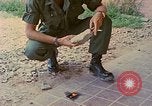 Image des armes saisies Vietnam, 1968, de la seconde 61 séquences d'archives historiques vidéo 65675040363