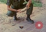 Image des armes saisies Vietnam, 1968, de la seconde 62 séquences d'archives historiques vidéo 65675040363
