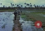 Standbild UH-1D Hubschrauber Vietnam, 1968, aus Sekunde 25 historischem Filmmaterial Videoclip 65675040367