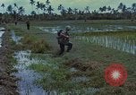Standbild UH-1D Hubschrauber Vietnam, 1968, aus Sekunde 28 historischem Filmmaterial Videoclip 65675040367
