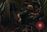 Standbild UH-1D Hubschrauber Vietnam, 1968, aus Sekunde 34 historischem Filmmaterial Videoclip 65675040367