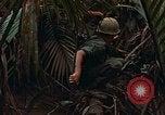 Standbild UH-1D Hubschrauber Vietnam, 1968, aus Sekunde 35 historischem Filmmaterial Videoclip 65675040367