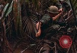 Standbild UH-1D Hubschrauber Vietnam, 1968, aus Sekunde 39 historischem Filmmaterial Videoclip 65675040367