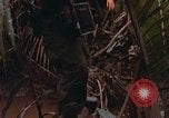 Standbild UH-1D Hubschrauber Vietnam, 1968, aus Sekunde 49 historischem Filmmaterial Videoclip 65675040367