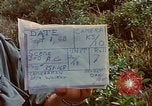 Standbild Viet Cong Gräber Vietnam, 1968, aus Sekunde 7 historischem Filmmaterial Videoclip 65675040368