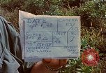 Standbild Viet Cong Gräber Vietnam, 1968, aus Sekunde 9 historischem Filmmaterial Videoclip 65675040368