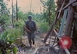 Standbild Viet Cong Gräber Vietnam, 1968, aus Sekunde 23 historischem Filmmaterial Videoclip 65675040368