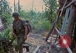 Standbild Viet Cong Gräber Vietnam, 1968, aus Sekunde 25 historischem Filmmaterial Videoclip 65675040368