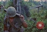 Standbild Viet Cong Gräber Vietnam, 1968, aus Sekunde 50 historischem Filmmaterial Videoclip 65675040368