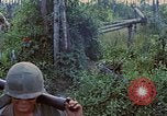 Standbild Viet Cong Gräber Vietnam, 1968, aus Sekunde 51 historischem Filmmaterial Videoclip 65675040368
