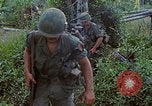 Standbild Viet Cong Gräber Vietnam, 1968, aus Sekunde 53 historischem Filmmaterial Videoclip 65675040368