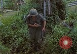 Standbild Viet Cong Gräber Vietnam, 1968, aus Sekunde 55 historischem Filmmaterial Videoclip 65675040368