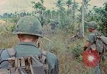 Standbild Viet Cong Gräber Vietnam, 1968, aus Sekunde 60 historischem Filmmaterial Videoclip 65675040368