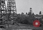 Standbild Ölfeld Los Angeles California USA, 1916, aus Sekunde 5 historischem Filmmaterial Videoclip 65675040398
