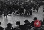 Standbild Ex-Servicemen Streik Paris Frankreich, 1934, aus Sekunde 22 historischem Filmmaterial Videoclip 65675040410