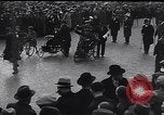 Standbild Ex-Servicemen Streik Paris Frankreich, 1934, aus Sekunde 23 historischem Filmmaterial Videoclip 65675040410