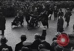 Standbild Ex-Servicemen Streik Paris Frankreich, 1934, aus Sekunde 25 historischem Filmmaterial Videoclip 65675040410
