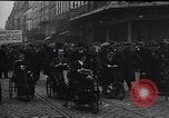 Standbild Ex-Servicemen Streik Paris Frankreich, 1934, aus Sekunde 26 historischem Filmmaterial Videoclip 65675040410