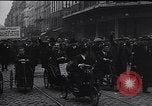 Standbild Ex-Servicemen Streik Paris Frankreich, 1934, aus Sekunde 27 historischem Filmmaterial Videoclip 65675040410