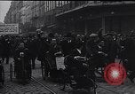 Standbild Ex-Servicemen Streik Paris Frankreich, 1934, aus Sekunde 28 historischem Filmmaterial Videoclip 65675040410