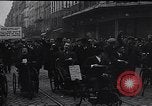 Standbild Ex-Servicemen Streik Paris Frankreich, 1934, aus Sekunde 29 historischem Filmmaterial Videoclip 65675040410