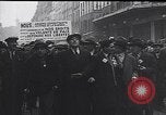 Standbild Ex-Servicemen Streik Paris Frankreich, 1934, aus Sekunde 30 historischem Filmmaterial Videoclip 65675040410