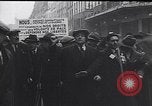 Standbild Ex-Servicemen Streik Paris Frankreich, 1934, aus Sekunde 32 historischem Filmmaterial Videoclip 65675040410